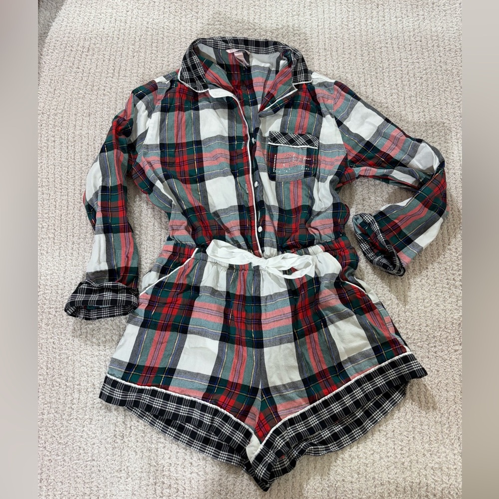 Victoria’s Secret plaid flannel pijama romper